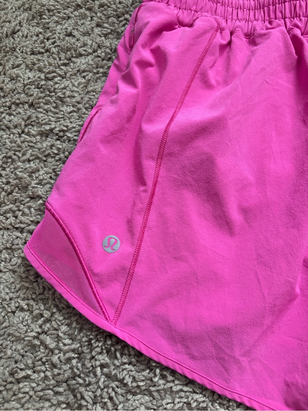 lululemon athletica Sonic Pink Hotty Hot Shorts - Picture 4 of 9